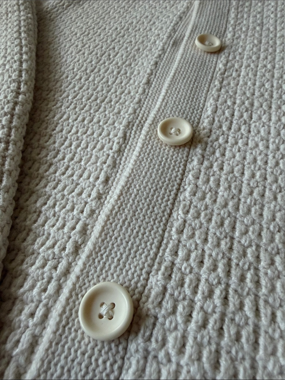 Uniqlo Cream Textured Button-Front Cardigan - Picture 2 of 4